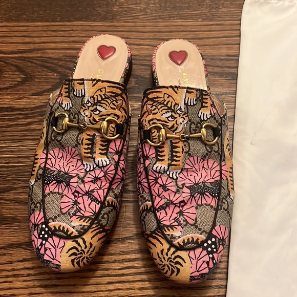 Gucci tiger print mules size 39 - Picture 2 of 4
